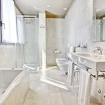 One Hotel&restaurant Hotel