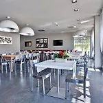 One Hotel&restaurant 4*