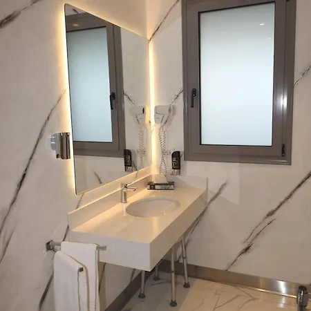 Hotel One & Restaurant 4*