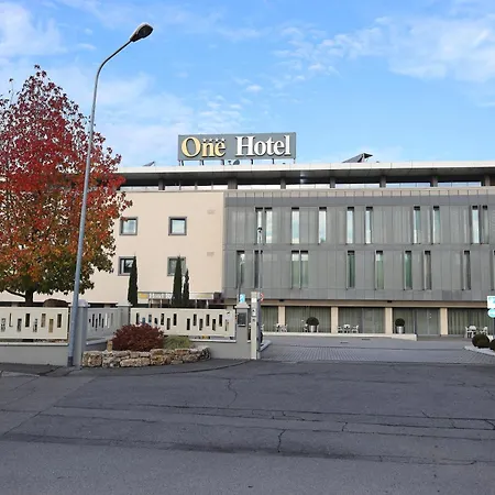 One Hotel&restaurant