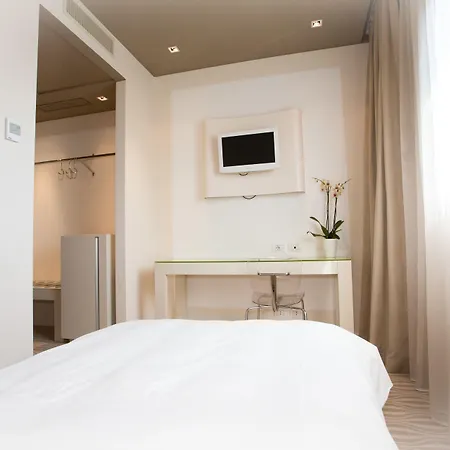 One & Restaurant Hotel 4*
