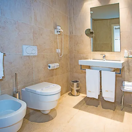 Hotel One & Restaurant 4*