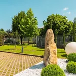 One & Restaurant 4*