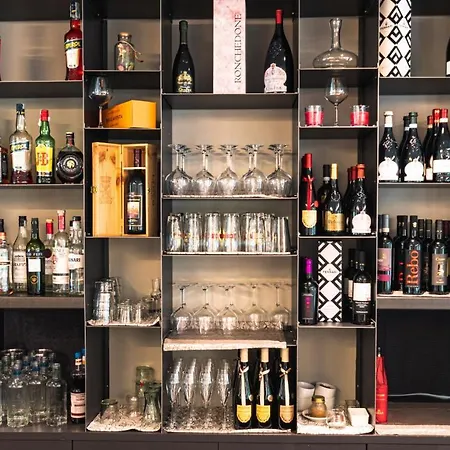 One & Restaurant 4*