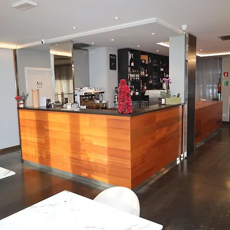 מלון One & Restaurant