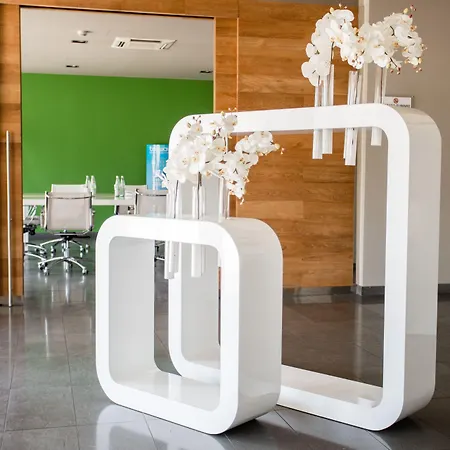 One & Restaurant Отель