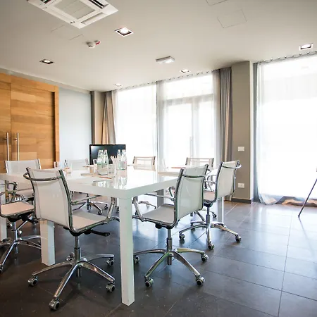 Hotel One & Restaurant 4*