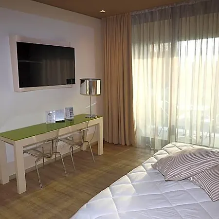 One & Restaurant 4*