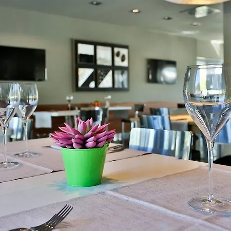 One & Restaurant Hotel