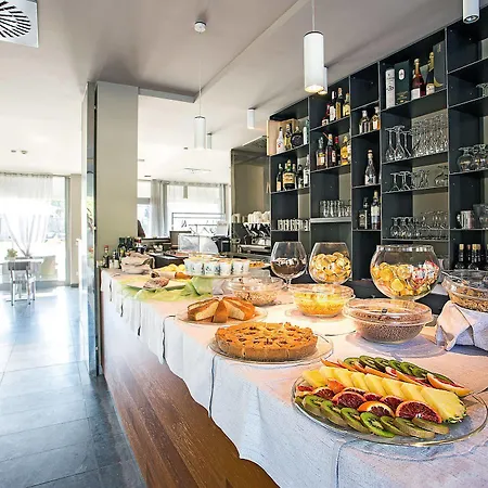 One & Restaurant מלון דלמינה