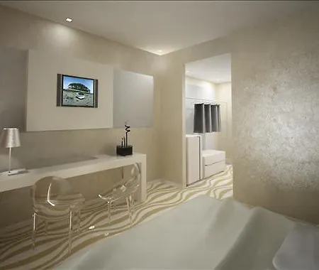 One & Restaurant Hotel 4*