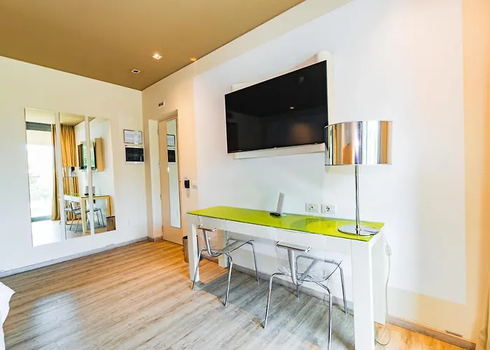 Отель One & Restaurant Дальмине